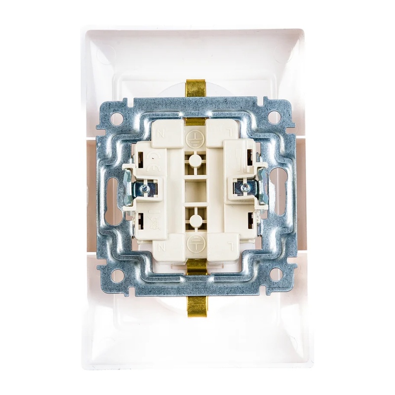 Розетка с/у Valena 694272, 2 гнезда, с/з, 16А, белая